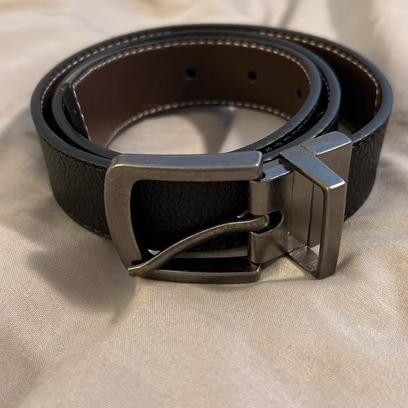 LEATHER BELT•BLACK/BROWN REVERSIBLE LEATHER BELT•NEW CONDITION•30” FROM BUCKLE - Picture 1 of 7